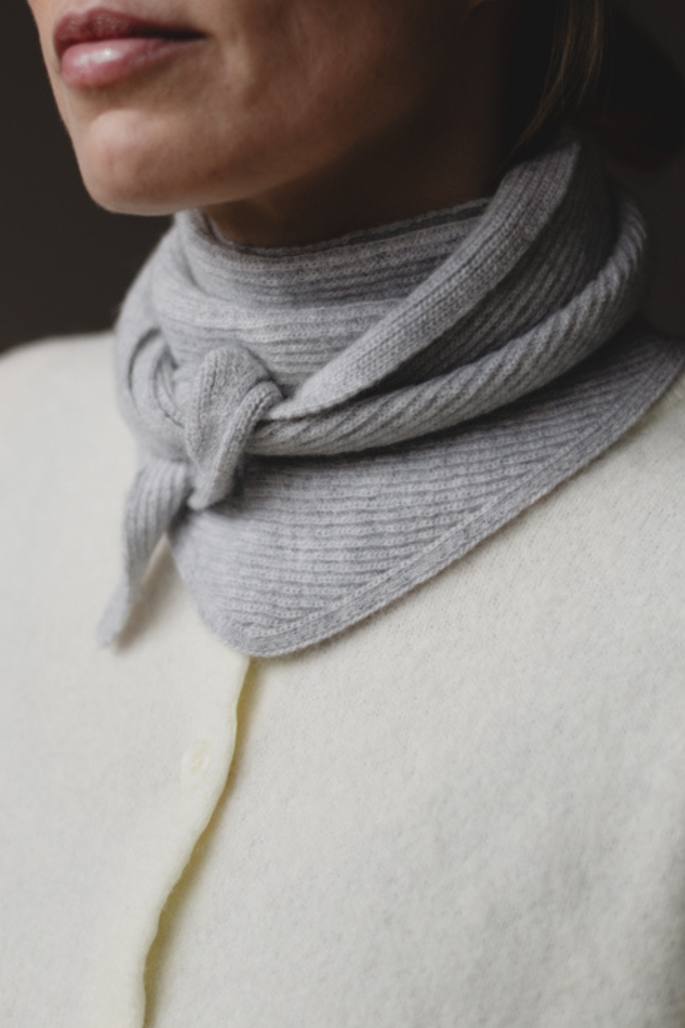 TRIANGLE SCARF MINI GREY